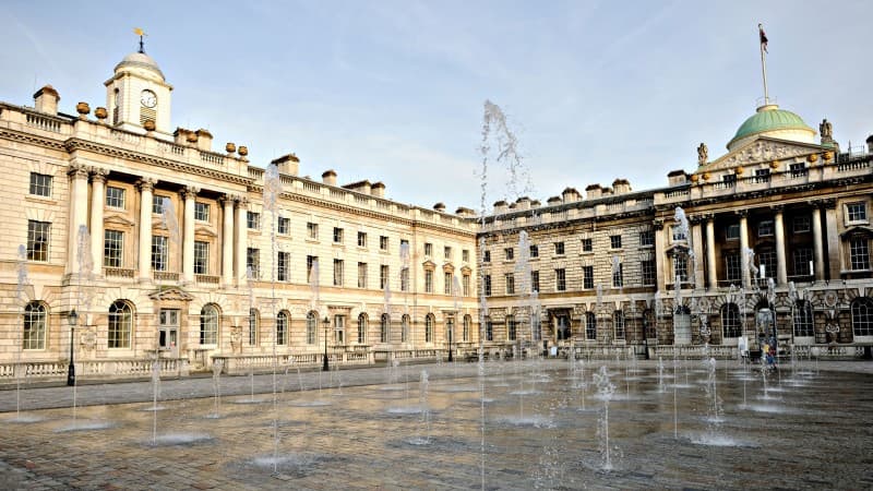 Study in UK: 2018 £5,000 Dickson Poon Law Scholarships at King’s College, London