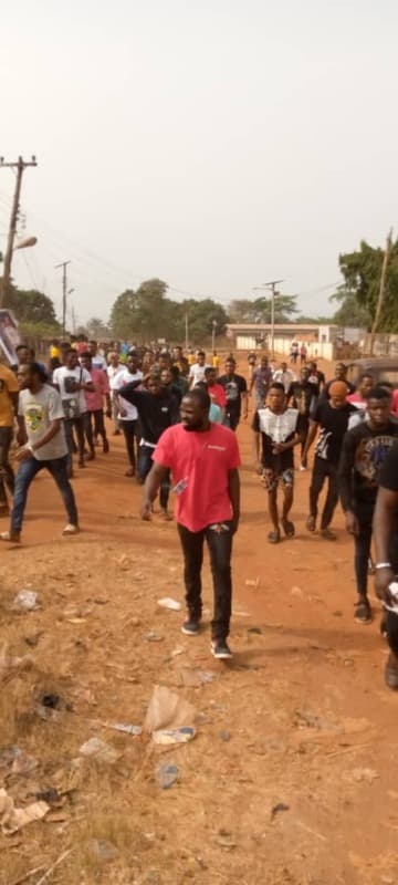 Ambrose Alli University Students Shut Down Police Station, Protest Over Harassment