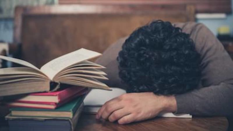 8 Helpful Tips to Help You Stay Awake While Reading