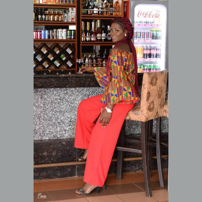 UNN Final Year Mass Comm Student Gets Engaged With Range Rover as “Assurance”