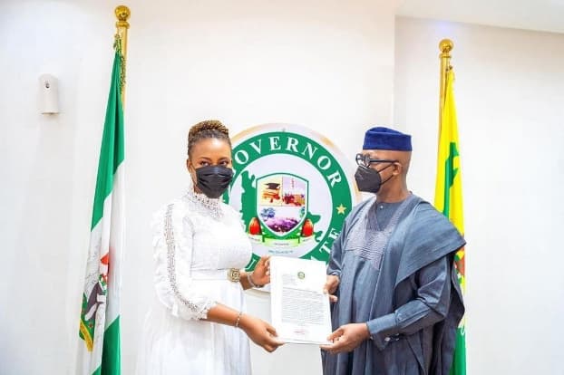 OAU Best Graduating Student Gets a House, N5m and Scholarship from Ogun State Governor